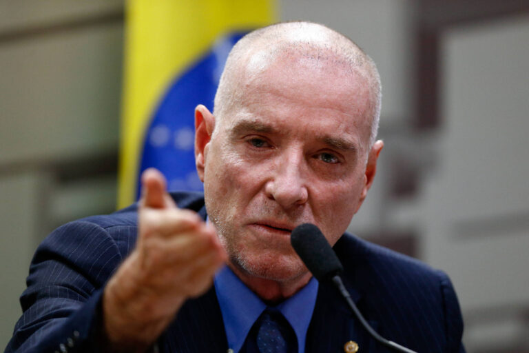 epstein-convidou-eike-batista-para-visita-a-sua-ilha-no-caribe-e-almoco-com-elon-musk
