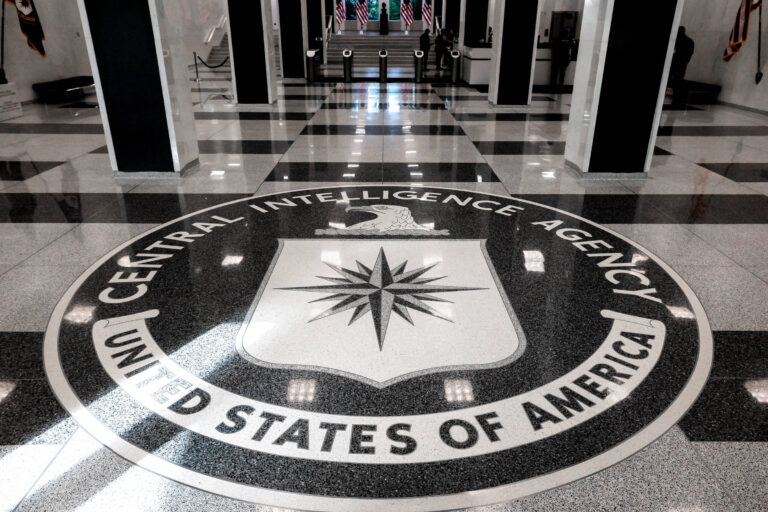 Em golpe para curiosos, CIA derruba publicação de conhecimentos gerais em-golpe-para-curiosos,-cia-derruba-publicacao-de-conhecimentos-gerais