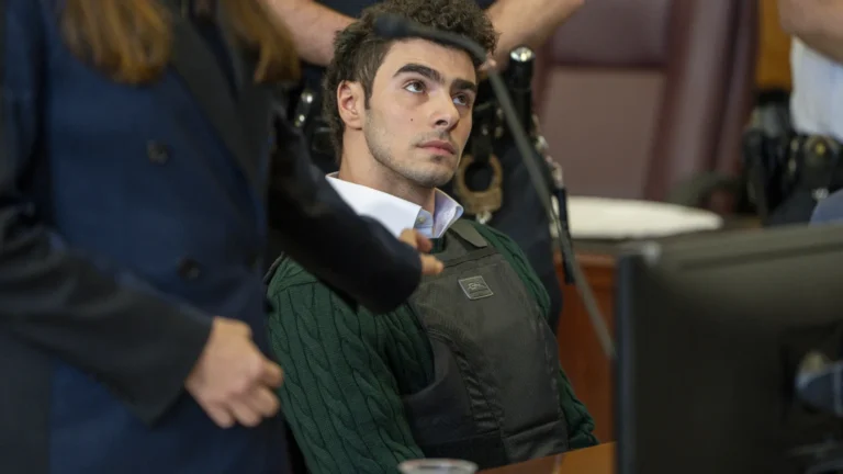 justica-dos-eua-marca-julgamento-de-luigi-mangione-por-assassinato-de-ceo