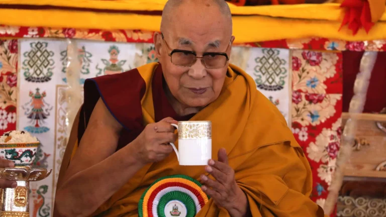 dalai-lama-nega-qualquer-vinculo-apos-citacoes-em-arquivos-de-epstein