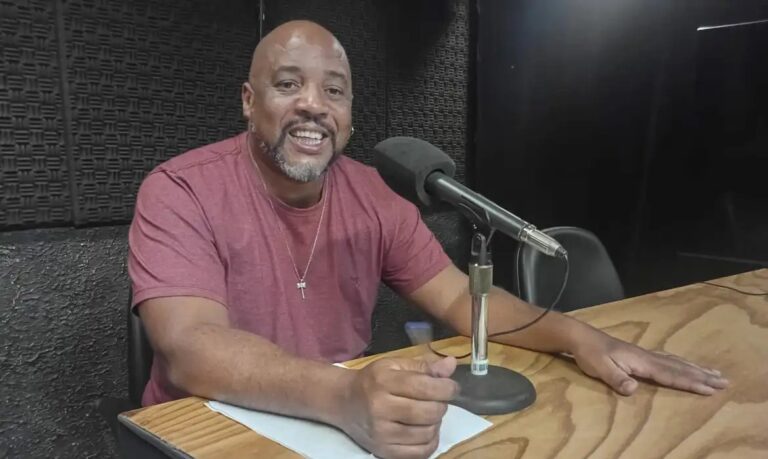 samba-enredo-e-um-grande-enunciado-politico,-diz-sociologo