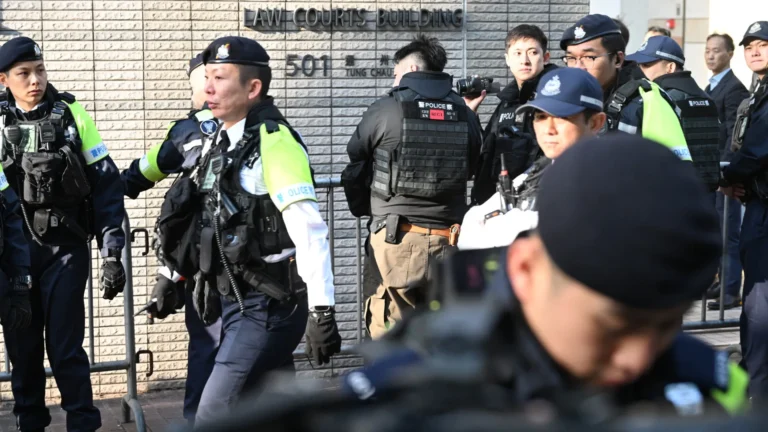 veja-reacoes-a-condenacao-de-simbolo-pro-democracia-em-hong-kong