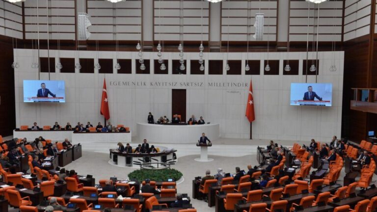 deputados-trocam-socos-na-turquia-por-indicacao-de-erdogan-ao-ministerio-da-justica