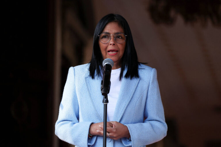 lider-interina-da-venezuela-se-compromete-a-realizar-eleicoes-‘livres-e-justas’