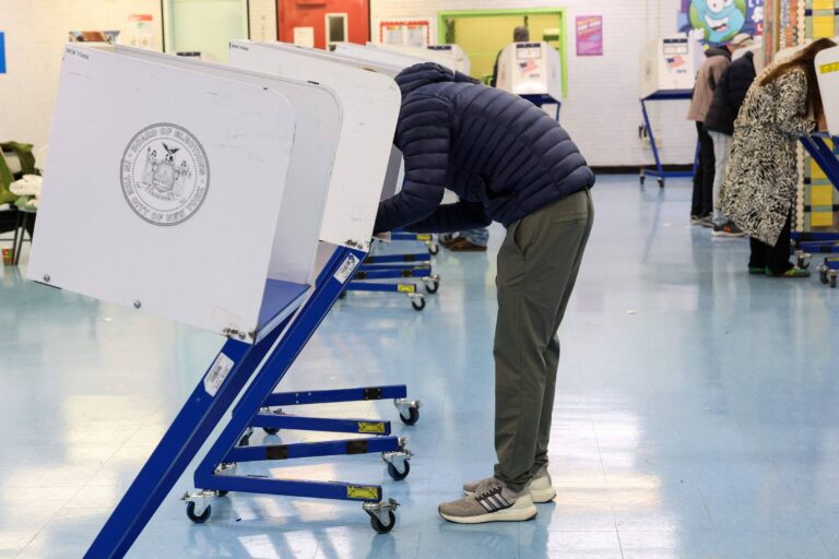 Trump diz que usará decreto para alterar votação em eleições de meio de mandato trump-diz-que-usara-decreto-para-alterar-votacao-em-eleicoes-de-meio-de-mandato