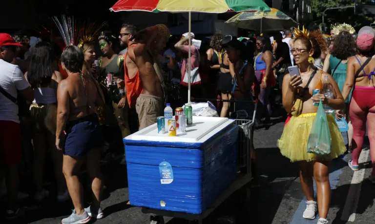 saiba-como-se-prevenir-dos-golpes-financeiros-no-carnaval