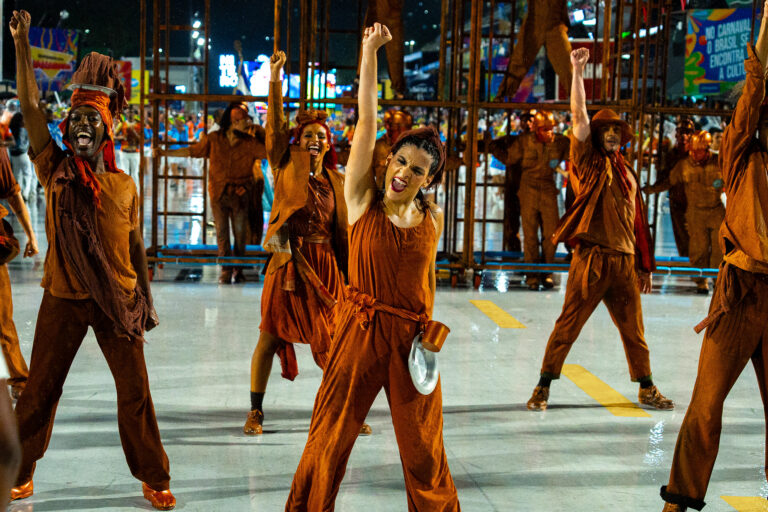 desfiles-na-sapucai-farao-homenagens-biograficas-neste-domingo-(15)