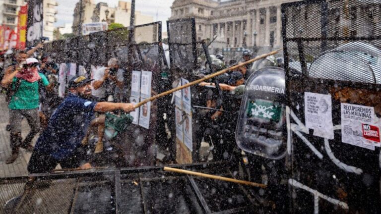 maior-central-sindical-da-argentina-convoca-greve-geral-contra-reforma-trabalhista