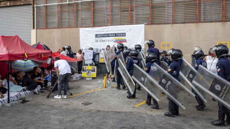 ONG diz que ainda existem mais de 600 presos políticos na Venezuela após libertações ong-diz-que-ainda-existem-mais-de-600-presos-politicos-na-venezuela-apos-libertacoes