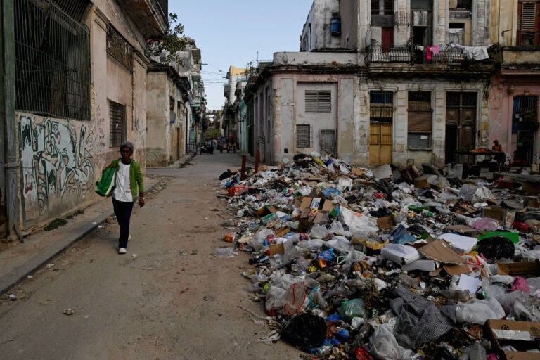 Lixo se acumula em Havana com menos caminhões de coleta por falta de combustível lixo-se-acumula-em-havana-com-menos-caminhoes-de-coleta-por-falta-de-combustivel