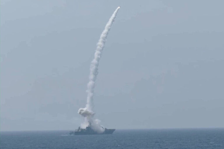 sob-cerco-dos-eua,-ira-fara-exercicio-militar-com-china-e-russia