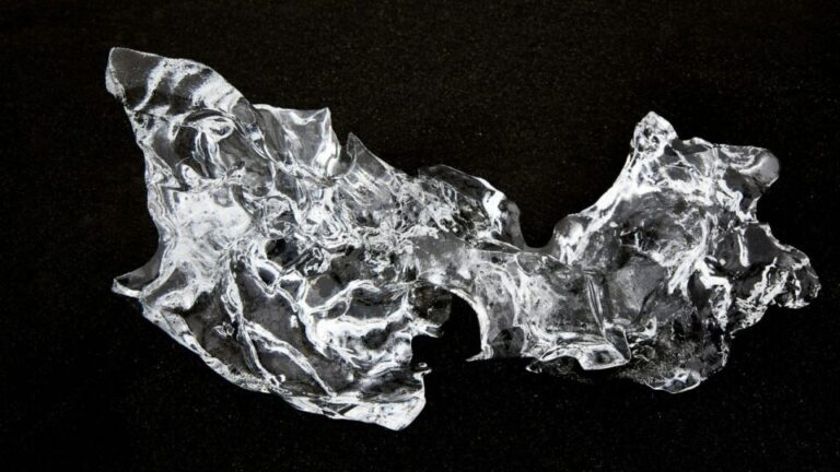 Cientistas capturam imagens do crescimento de cristais em metal líquido pela primeira vez cientistas-capturam-imagens-do-crescimento-de-cristais-em-metal-liquido-pela-primeira-vez
