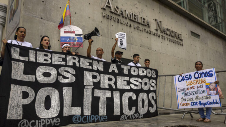 Venezuela inicia libertação de centenas de presos políticos após aprovar lei de anistia venezuela-inicia-libertacao-de-centenas-de-presos-politicos-apos-aprovar-lei-de-anistia