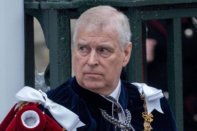 Reino Unido estuda possibilidade de tirar ex-príncipe Andrew da linha de sucessão real reino-unido-estuda-possibilidade-de-tirar-ex-principe-andrew-da-linha-de-sucessao-real
