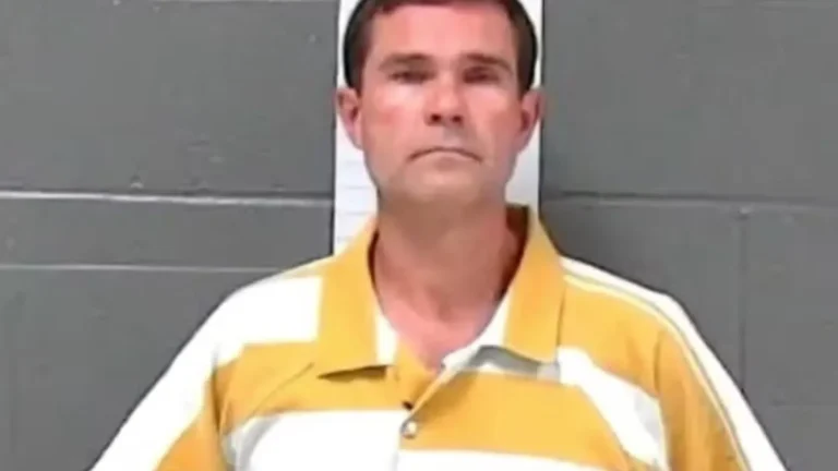 prefeito-e-preso-apos-ser-flagrado-cheirando-calcinhas-de-adolescente