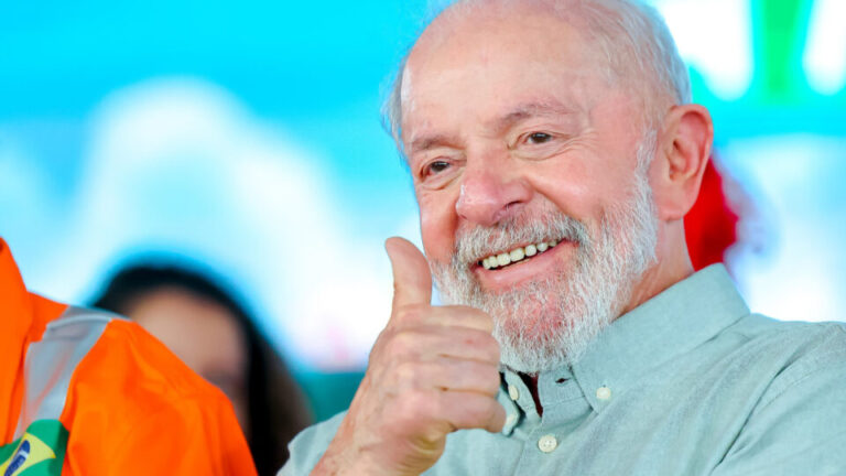 Sindicatos de petroleiros pressionam Lula para que envie combustíveis da Petrobras a Cuba sindicatos-de-petroleiros-pressionam-lula-para-que-envie-combustiveis-da-petrobras-a-cuba