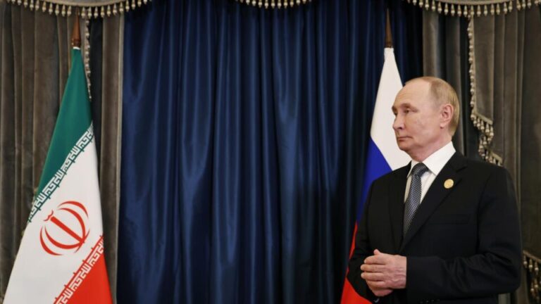 Rússia firma acordo secreto com Irã em meio a política de pressão de Trump, revela jornal russia-firma-acordo-secreto-com-ira-em-meio-a-politica-de-pressao-de-trump,-revela-jornal