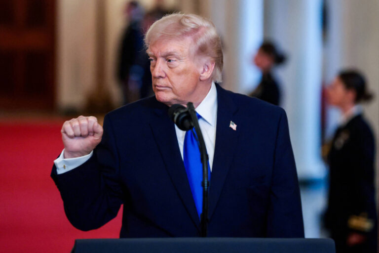 as-vesperas-de-discurso-sobre-estado-da-uniao,-trump-enfrenta-queda-de-popularidade