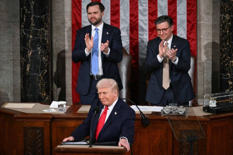 eua-vivem-era-de-ouro,-diz-trump-em-discurso-anual-ao-congresso