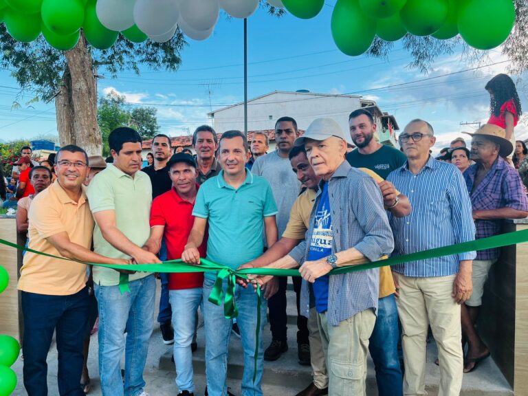 prefeito-marcos-medrado-reinaugura-escola-e-praca-em-serra-grande