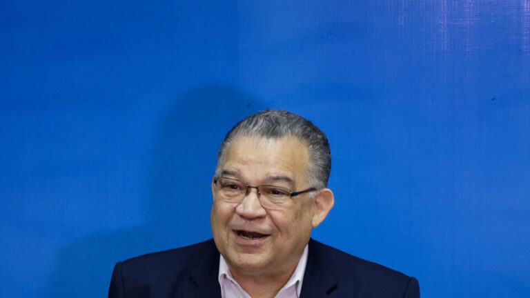 apos-prisao,-politico-opositor-de-maduro-faz-aparicao-surpresanos-eua-a-convite-de-trump