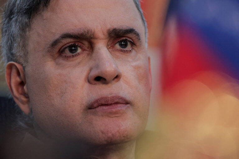 proximo-de-maduro,-procurador-geral-da-venezuela-renuncia