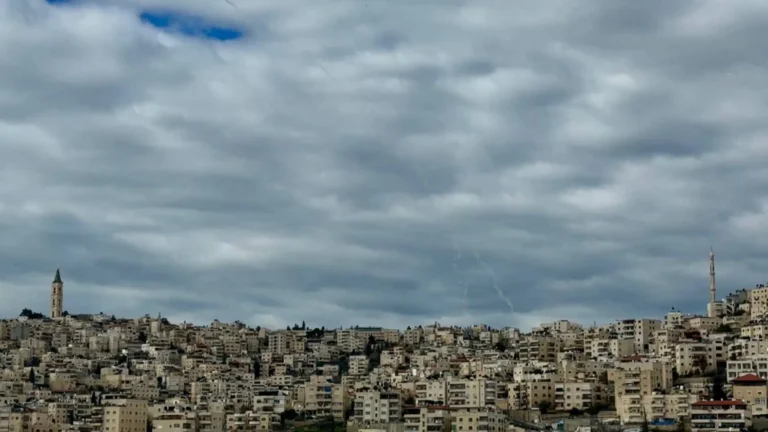 ira-revida-e-lanca-misseis-contra-israel-apos-ataque-dos-estados-unidos