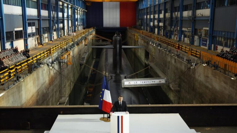 França anuncia que vai expandir seu arsenal nuclear e inclui Europa em estratégia de dissuasão franca-anuncia-que-vai-expandir-seu-arsenal-nuclear-e-inclui-europa-em-estrategia-de-dissuasao