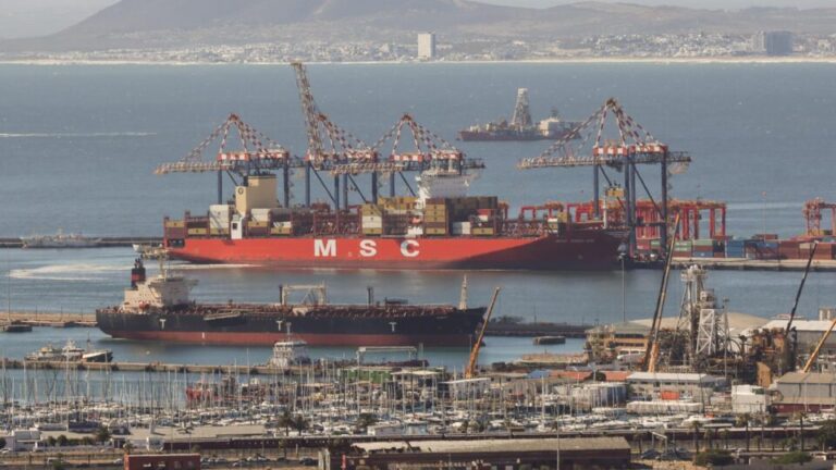 ira-ameaca-incendiar-navios-que-romperem-bloqueio-do-estreito-de-ormuz