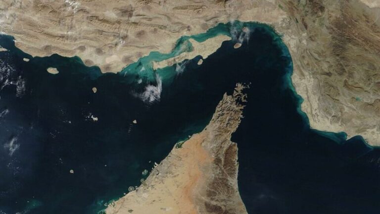 estreito-de-ormuz:-o-que-e-e-por-que-o-bloqueio-da-rota-ameaca-a-economia-mundial