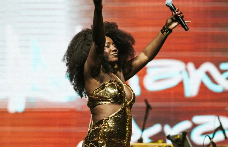 morre-adriana-araujo,-sambista-mineira-e-voz-marcante-da-nova-geracao,-aos-49-anos