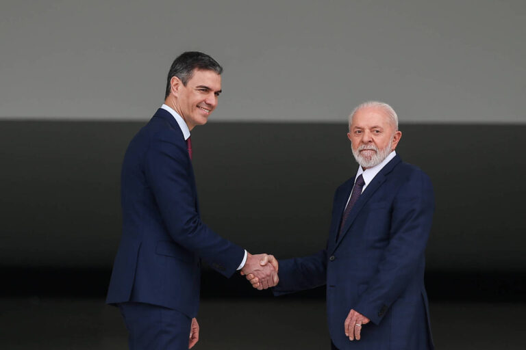 lula-e-premie-da-espanha-defendem-fim-da-guerra-no-ira-durante-telefonema
