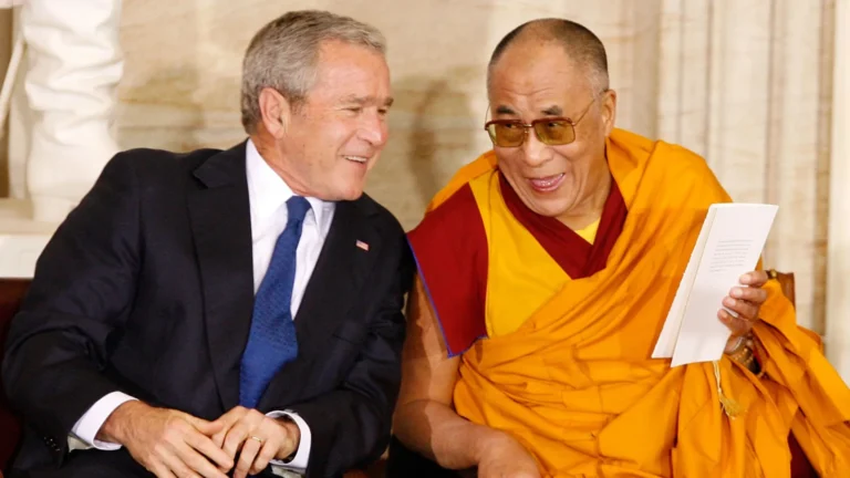 teorias-da-conspiracao-que-provaram-ser-verdadeiras