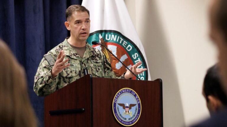 eua-atacam-navio-do-ira-do-tamanho-de-porta-avioes-da-segunda-guerra-mundial