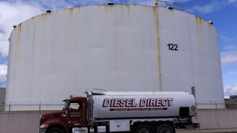 ataques-ameacam-abastecimento-global-de-petroleo,-diz-ira;-preco-saltou-quase-30%