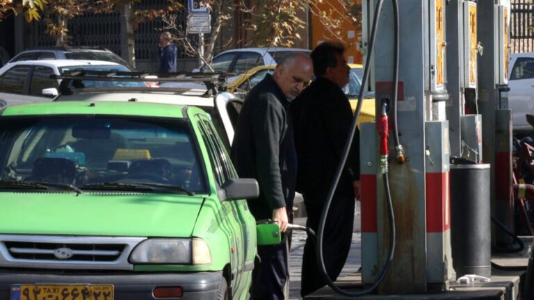 ira-passa-a-racionar-gasolina-diaria-apos-ataques-de-israel