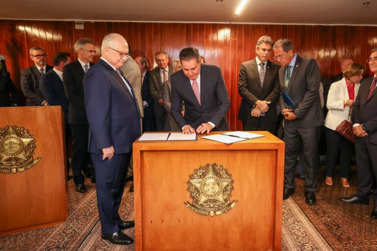 presidente-do-tjba-participa-de-reuniaodos-chefes-do-judiciariocom-ostf