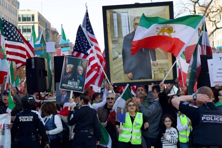 nos-eua,-guerra-divide-a-maior-populacao-de-iranianos-no-exilio