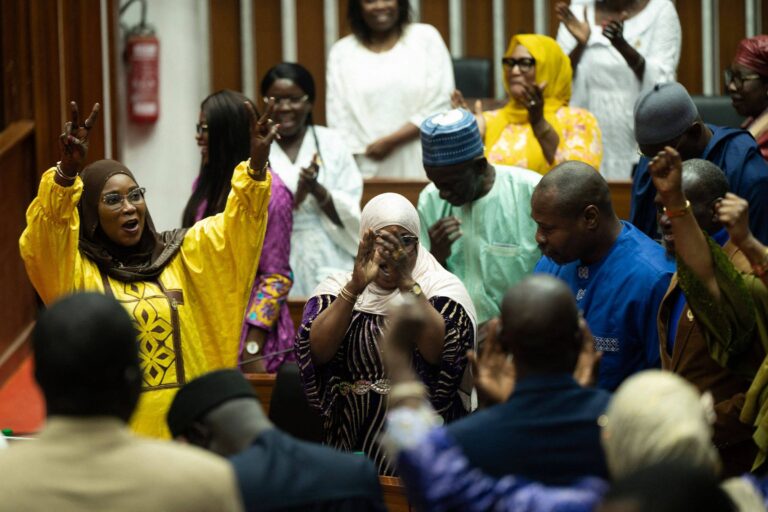Senegal aprova lei que equipara homossexualidade a necrofilia e prevê até 10 anos de prisão senegal-aprova-lei-que-equipara-homossexualidade-a-necrofilia-e-preve-ate-10-anos-de-prisao