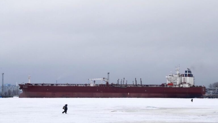 EUA emitem licença e autorizam venda temporária de petróleo da Rússia eua-emitem-licenca-e-autorizam-venda-temporaria-de-petroleo-da-russia