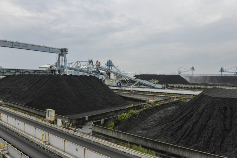 Guerra no Irã pode impulsionar mudança para energia limpa, mas também para o carvão guerra-no-ira-pode-impulsionar-mudanca-para-energia-limpa,-mas-tambem-para-o-carvao