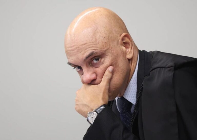 diplomacia-de-cadeia:-bolsonaristas-tentam-transformar-cela-em-embaixada