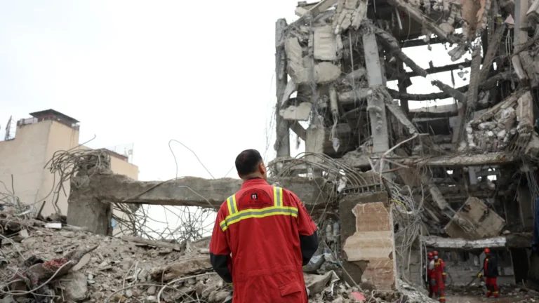 israel-lanca-nova-ofensiva-e-teera-ataca-base-dos-eua-e-alvos-israelenses