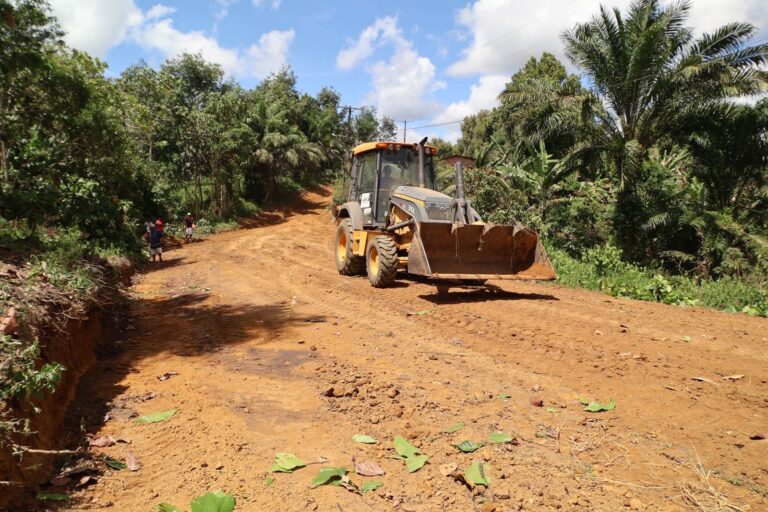 prefeitura-de-valenca-reforca-recuperacao-de-estradas-rurais-com-diversas-frentes-de-trabalho