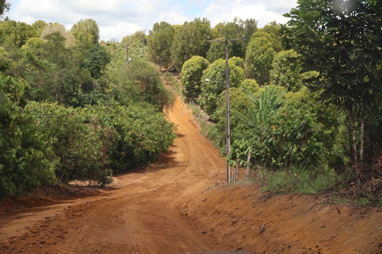 prefeitura-de-valenca-reforca-recuperacao-de-estradas-rurais-com-diversas-frentes-de-trabalho