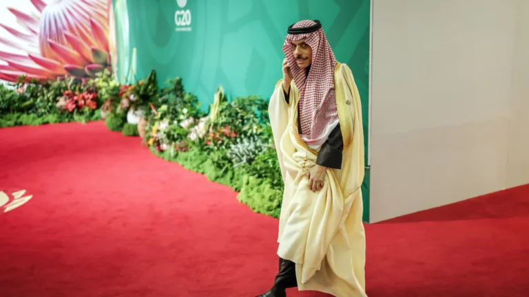 aliada-dos-eua,-arabia-saudita-condena-“agressao-israelense”-contra-siria
