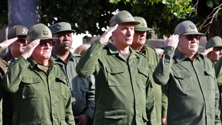 Cuba afirma que suas forças armadas se preparam para possível agressão militar dos EUA cuba-afirma-que-suas-forcas-armadas-se-preparam-para-possivel-agressao-militar-dos-eua