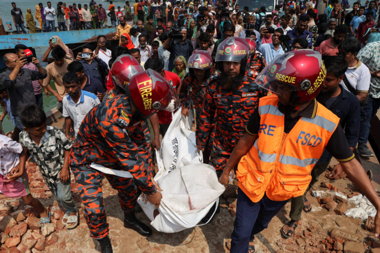 onibus-cai-em-rio-em-bangladesh,-e-24-pessoas-morrem;-veja-video