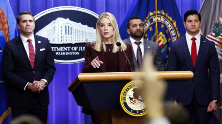 Governo Trump investiga Califórnia por colocar mulheres transgênero em prisões femininas governo-trump-investiga-california-por-colocar-mulheres-transgenero-em-prisoes-femininas