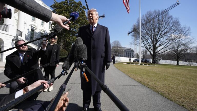 guerra-contra-o-ira-intensifica-confronto-de-trump-com-emissoras-de-tv-nos-eua